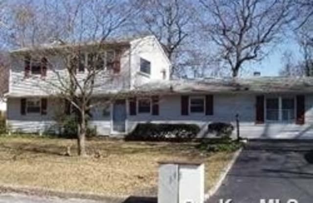 17 Lake Avenue - 17 Lake Avenue, Holbrook, NY 11779