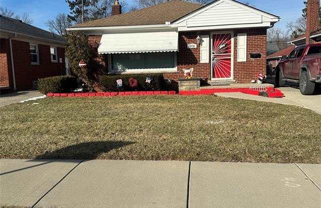 12731 W Parkway Street photos photos