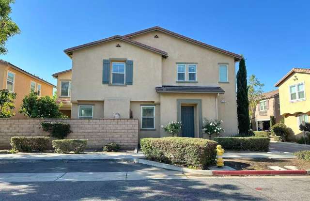 4 Bedrooms for lease in Ontario photos photos