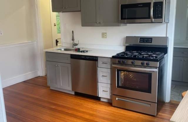 No Broker Fee | Renovated 4 Bed, 2 Bath Townhome with In-Unit Laundry photos photos No Broker Fee | Renovated 4 Bed, 2 Bath Townhome with In-Unit Laundry photos photos