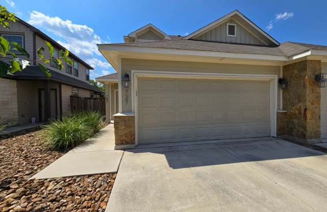 Walk to Faust St Bridge/ FRidge, Washer, &  Dryer Included/ Primary Bedroom 1st Floor /CISD Gallery 1