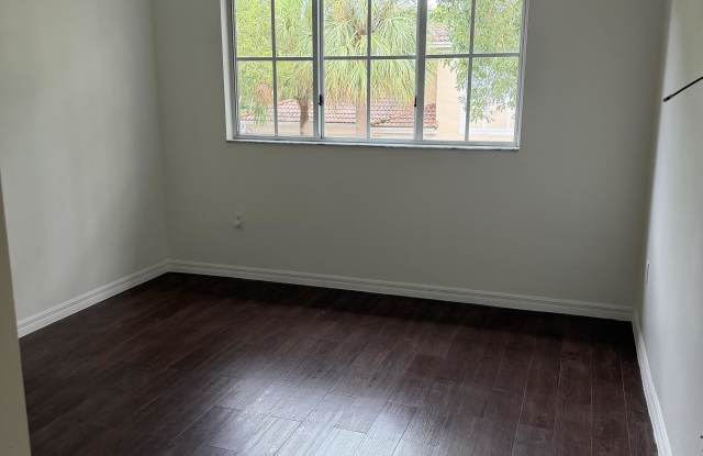 2442 Centergate Dr Gallery 1