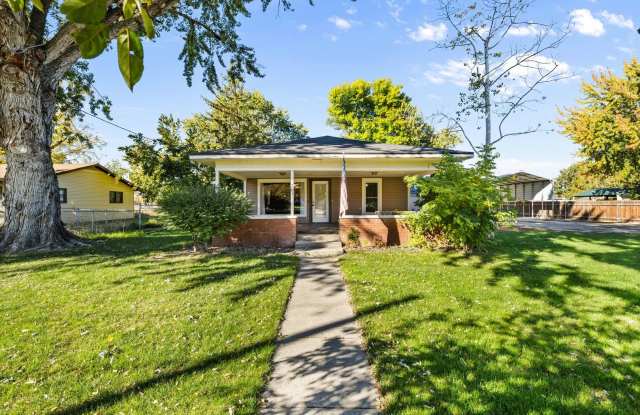 Charming Country Home on 1 Acre – 2 Bed, 1 Bath + Bonus Space | Just 13 Miles from Boise! - 703 South Main Street, Star, ID 83669