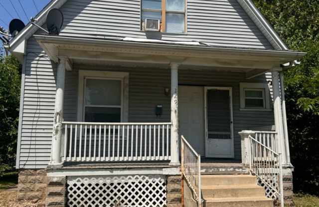 3 bedroom 2 bathroom house. $1050.00 photos photos