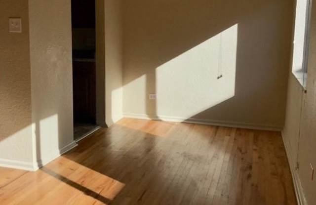 1520 Grape St Gallery 2