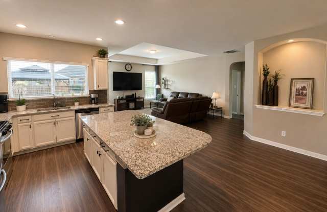 370 Lost Maples Gallery 4