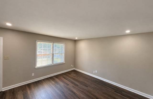 Two bedroom, 1.5 bath in Graham--McAden Place Gallery 2