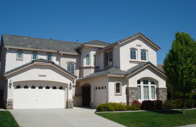 NICE 2-STORY HOME IN GATED COMMUNITY! photos photos