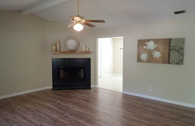 911 Pine Cone Cir Gallery 2