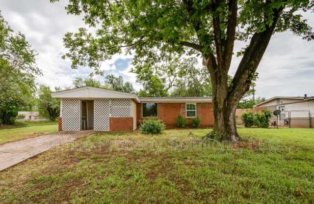 1800 Lariet Ln - 1800 Lariet Lane, Del City, OK 73115