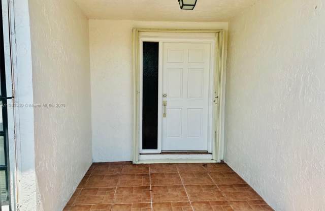 513 SW 93 Ct Gallery 2