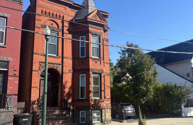 541 1st St photos photos