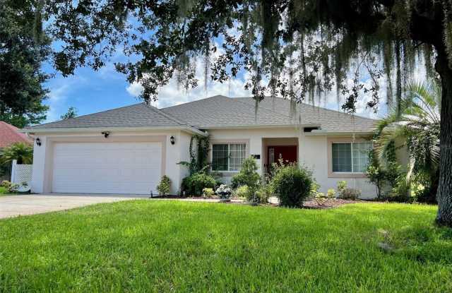 Discover a beautifully furnished four-bedroom, two and half-bath home with a pool, ideally situated near Disney and Champions Gate. - 320 Paradise Woods Place, Loughman, FL 33896