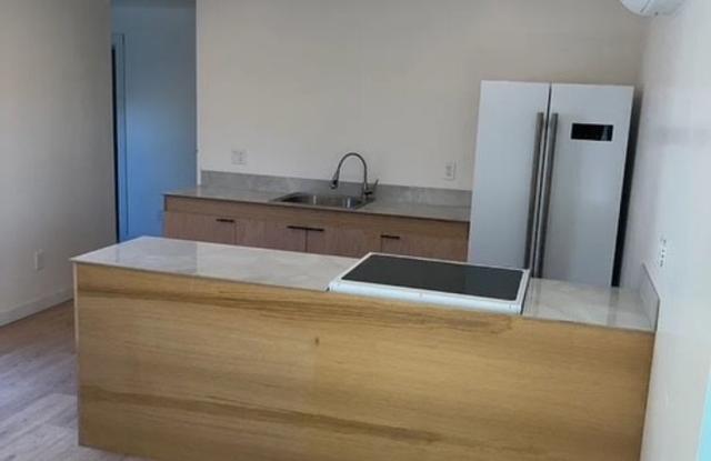 Modern 4 bed home Centrally located photos photos