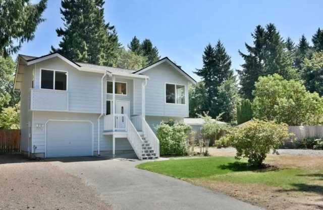 Single Family Home Ready For New Tenants To Call Home!!! - 3639 Wendell Avenue Southeast, Port Orchard, WA 98366