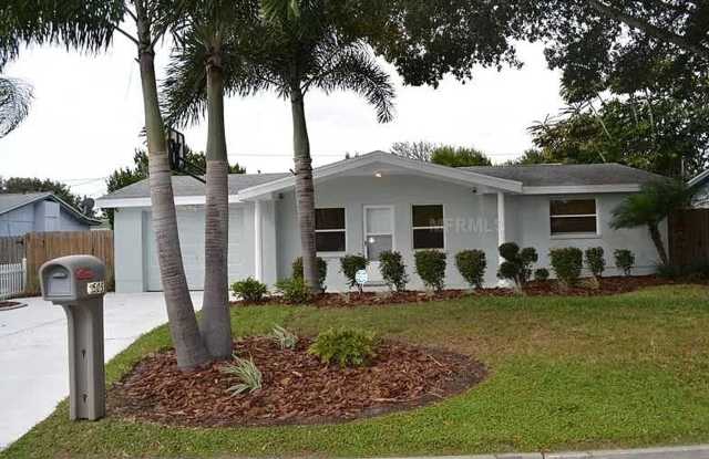 2/2 Beautifully Landscaped Home photos photos