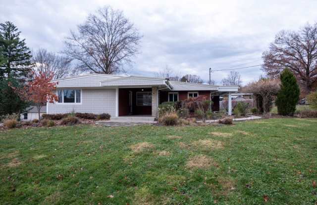 Beautiful 3 Bedroom Home in Franklin Regional School District - 3180 Pinecrest Court, Murrysville, PA 15668