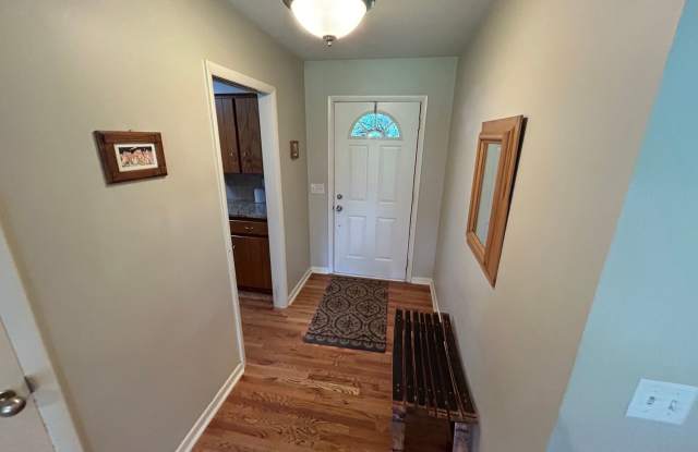 Furnished 3 Bedroom With Tons of Space!! Gallery 4
