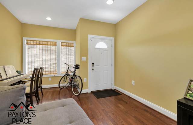 Townhome Style Condo with Parking Gallery 4