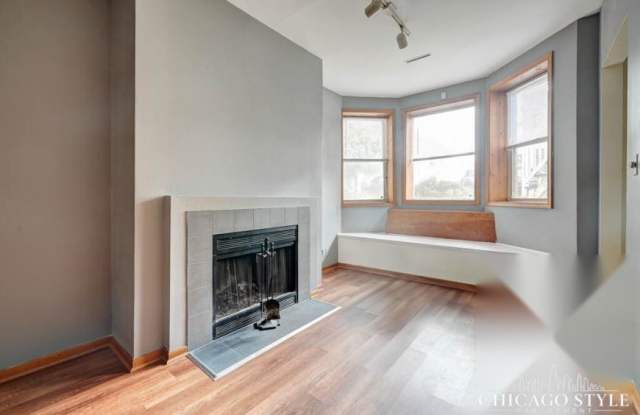 2453 North Greenview Gallery 3