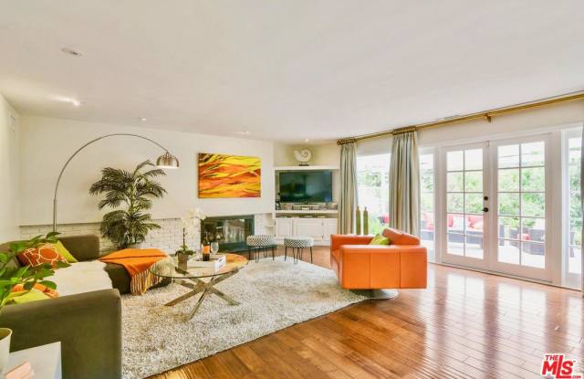 7792 SKYHILL Drive Gallery 4