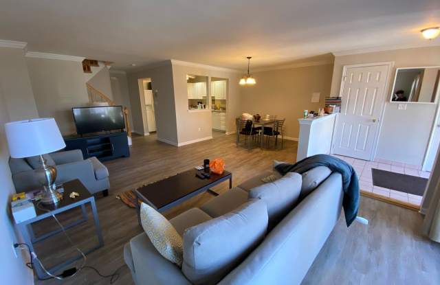 6708 SPRUCE MILL DRIVE Gallery 4