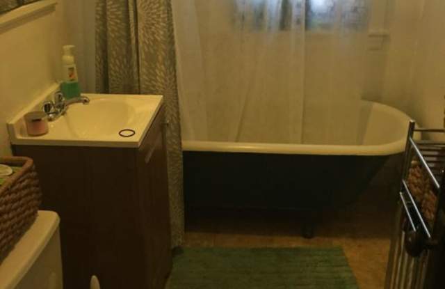 2612 Gunnison Gallery 3