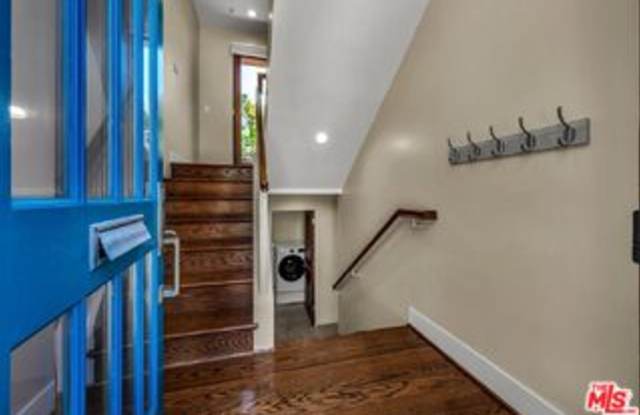 308 Gull Street Gallery 2