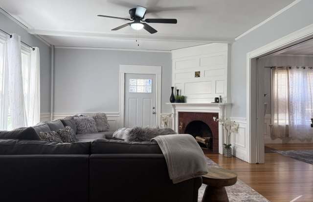 Beautiful 6 bed single family with parking included in Watertown available for rent NOW! Gallery 1