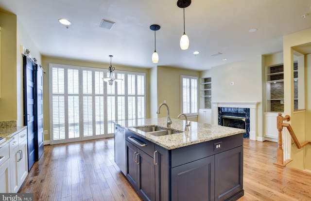 12198 CHANCERY STATION Circle Gallery 3