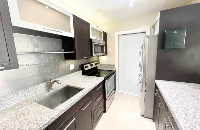 13872 SW 90th Ave - 13872 Southwest 90th Avenue, Kendall, FL 33176
