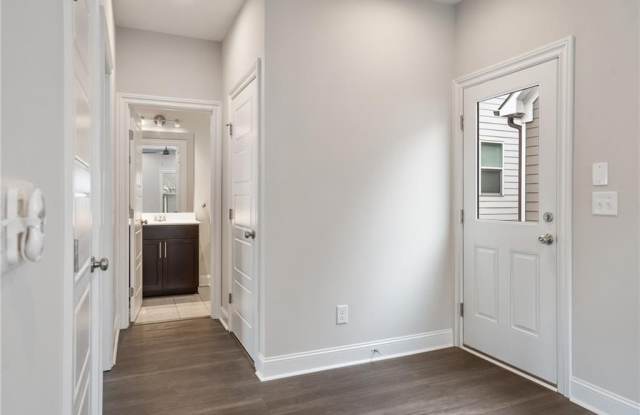 1825 Sanford Drive NW Gallery 4