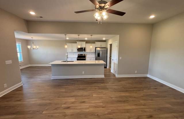 Stunning 3 Bed, 2 Bath Home for Rent! Gallery 4