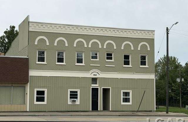 313 W Adrian Street Gallery 1