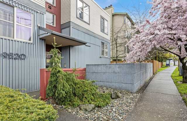 Bright Top-Floor Condo Near Northgate & Green Lake photos photos