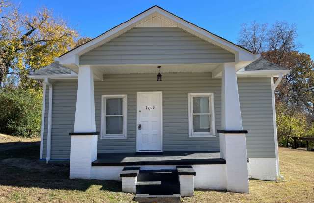 NEWLY RENOVATED 3 BED, 1.5 BATH WITH BONUS ROOM! LOCATED IN HIGH POINT! - 1808 Guyer Street, High Point, NC 27265 NEWLY RENOVATED 3 BED, 1.5 BATH WITH BONUS ROOM! LOCATED IN HIGH POINT! - 1808 Guyer Street, High Point, NC 27265