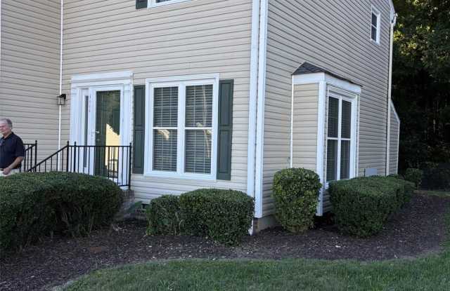1111 Surry Lane Gallery 2