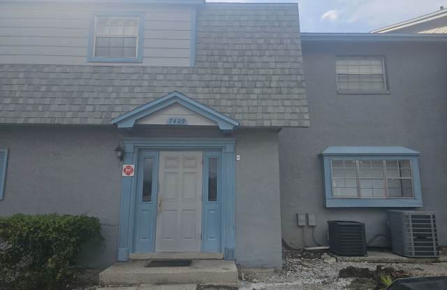 CUTE & AFFORDABLE LARGE 1 BEDROOM / 1 BATH (WINTER PARK) Gallery 1