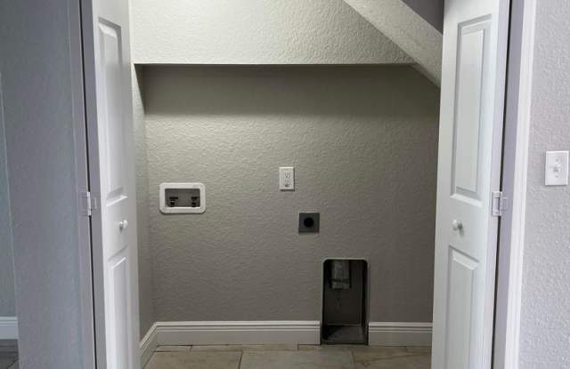 2 Bedroom 2.5 Bath ONE MONTH FREE FOR IMMEDIATE MOVE IN!! Gallery 4