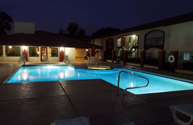 Desert Lakes Apartments Gallery 3