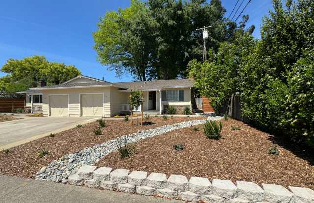 3 Bed / 1 Bath | Del Dayo Duplex Available 08/10/2026 photos photos