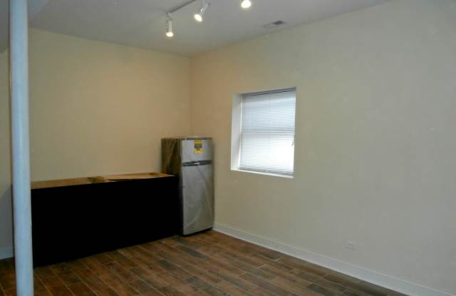 3216 W Argyle St Gallery 3