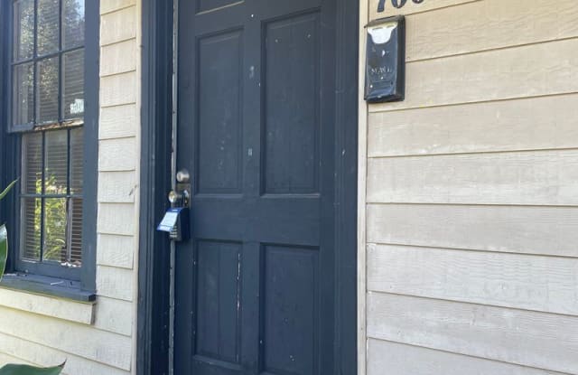 706 Carrollton St - 706 Carrollton Street, Bossier City, LA 71112