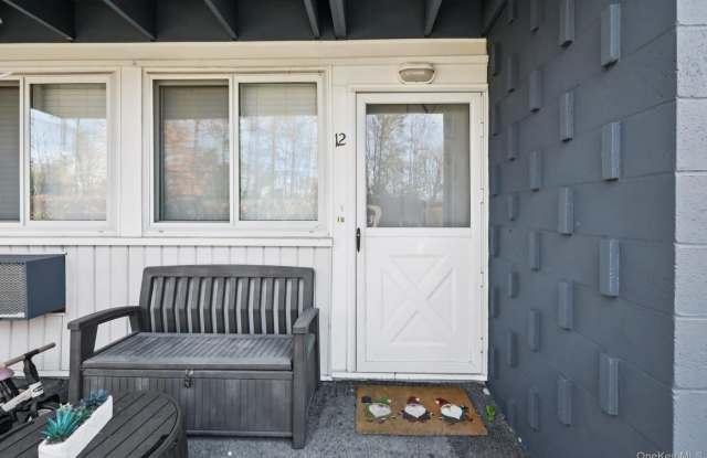 4 Wyndover Woods Lane unit: 12 photos photos