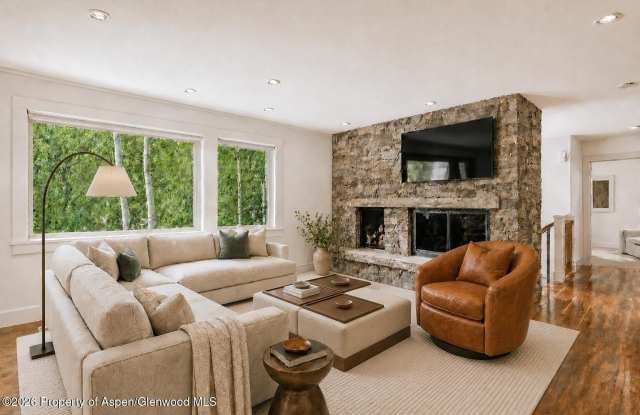 203 Eastwood Drive Gallery 1