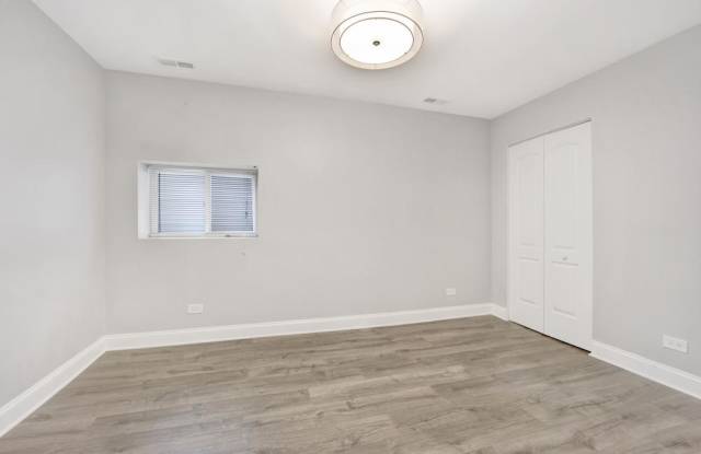 2107 w Huron Gallery 4