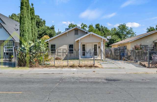 Charming 3-Bedroom Home for Rent - 3533 21st Avenue, Sacramento, CA 95820