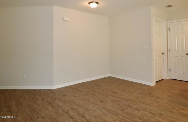 2562 RED ROBIN DR W Gallery 3