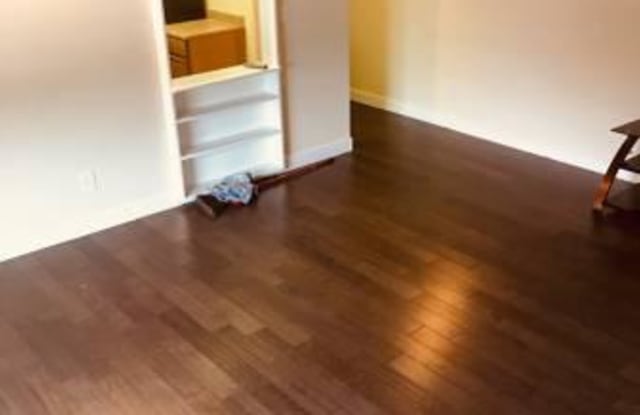 7521 RIVERDALE ROAD Gallery 3