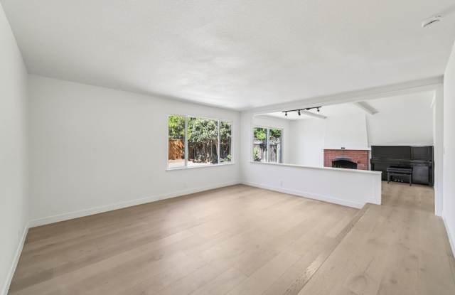 Beautifully Remodeled & Spacious 4bd Single Story House Gallery 4
